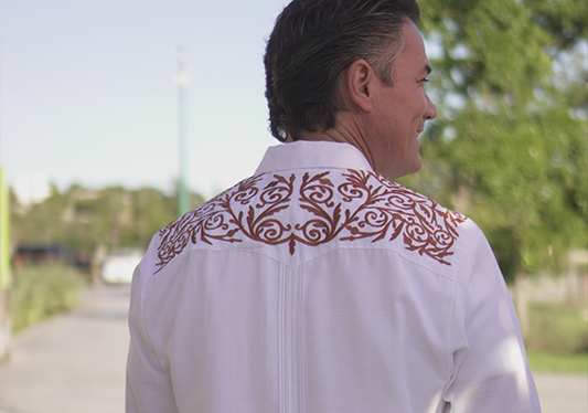 La Guayabera: Un Viaje a la Elegancia y Tradición de México