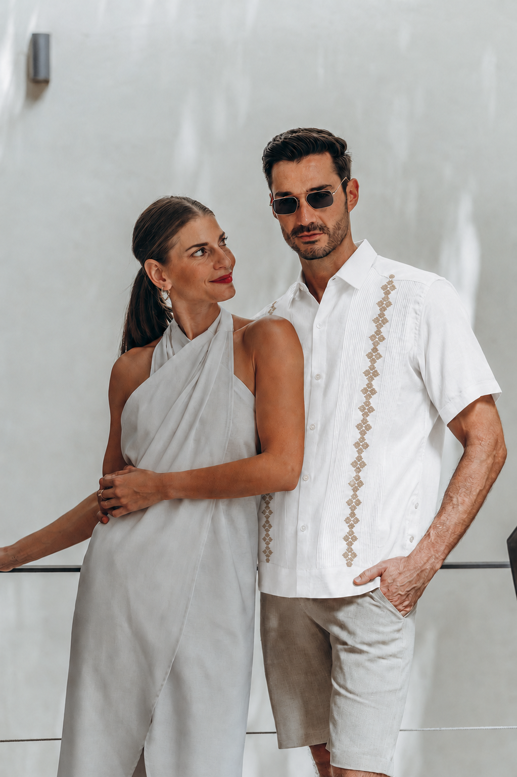 Guayabera Arturo #592 Blanca / Caqui / 100% Lino