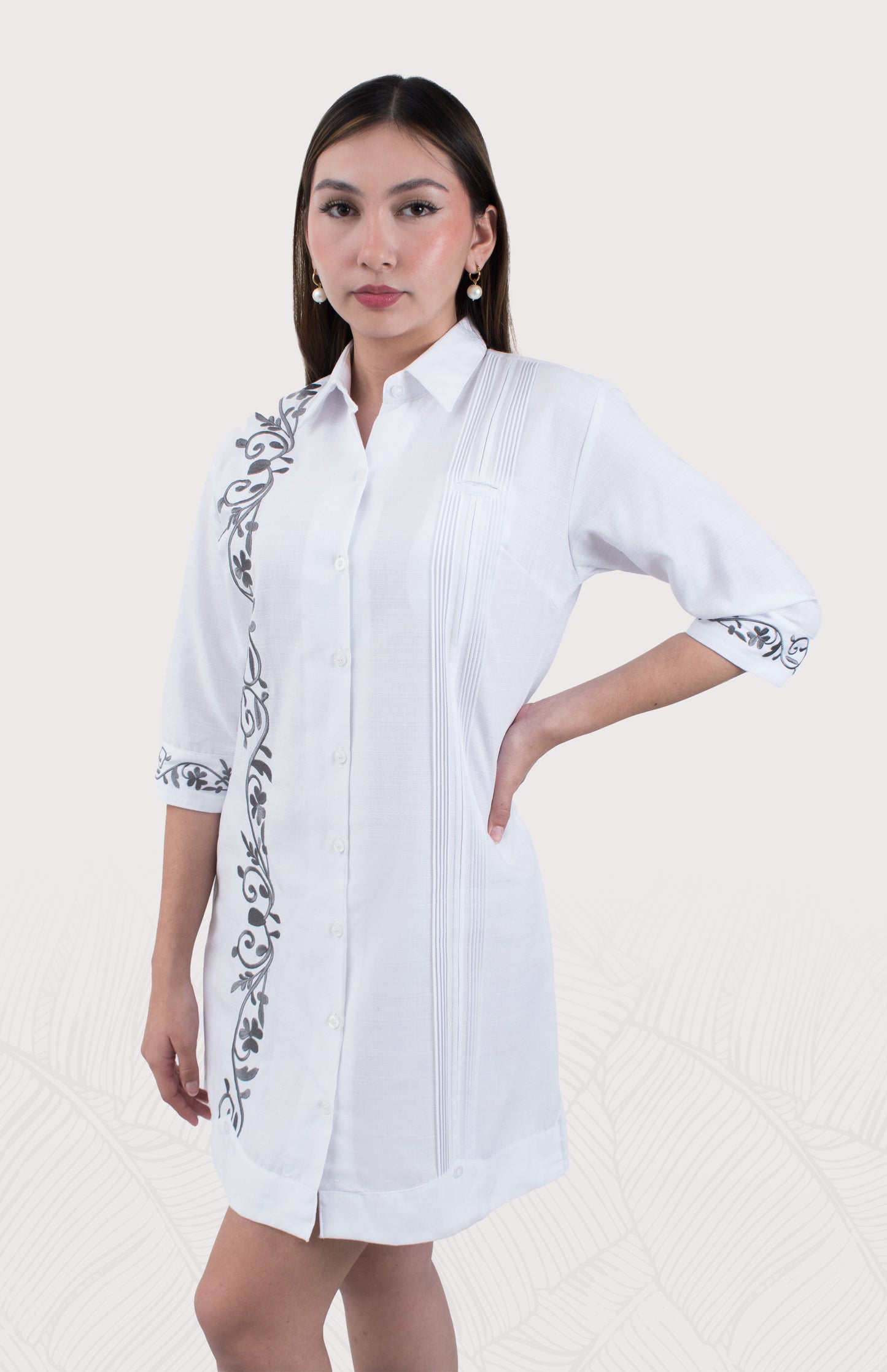 Vestido tipo guayabera para dama en lino premium, color blanco. Ropa de mujer elegante y cómoda, ideal para clima cálido. Guayabera para mujer.