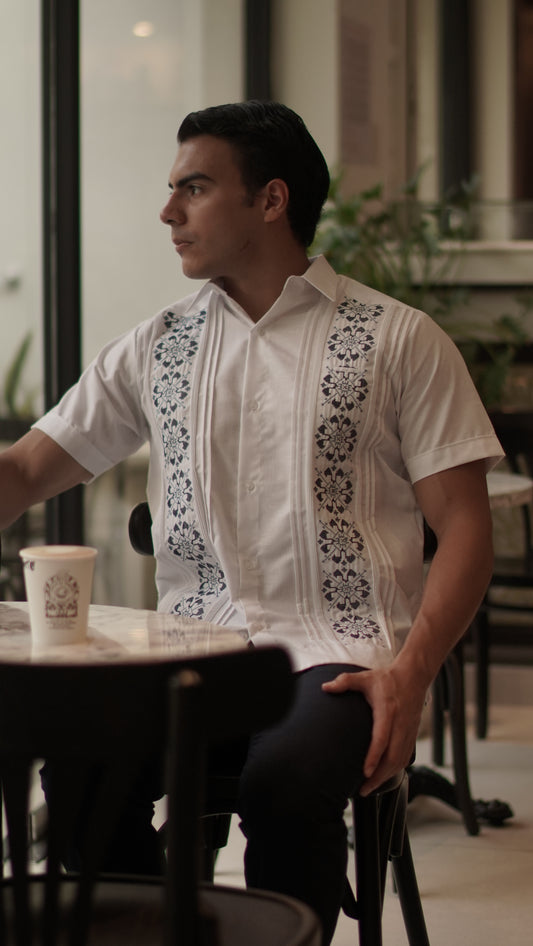 Guayabera Valladolid #446 Blanca / Azul Plumbago - Azul Marino