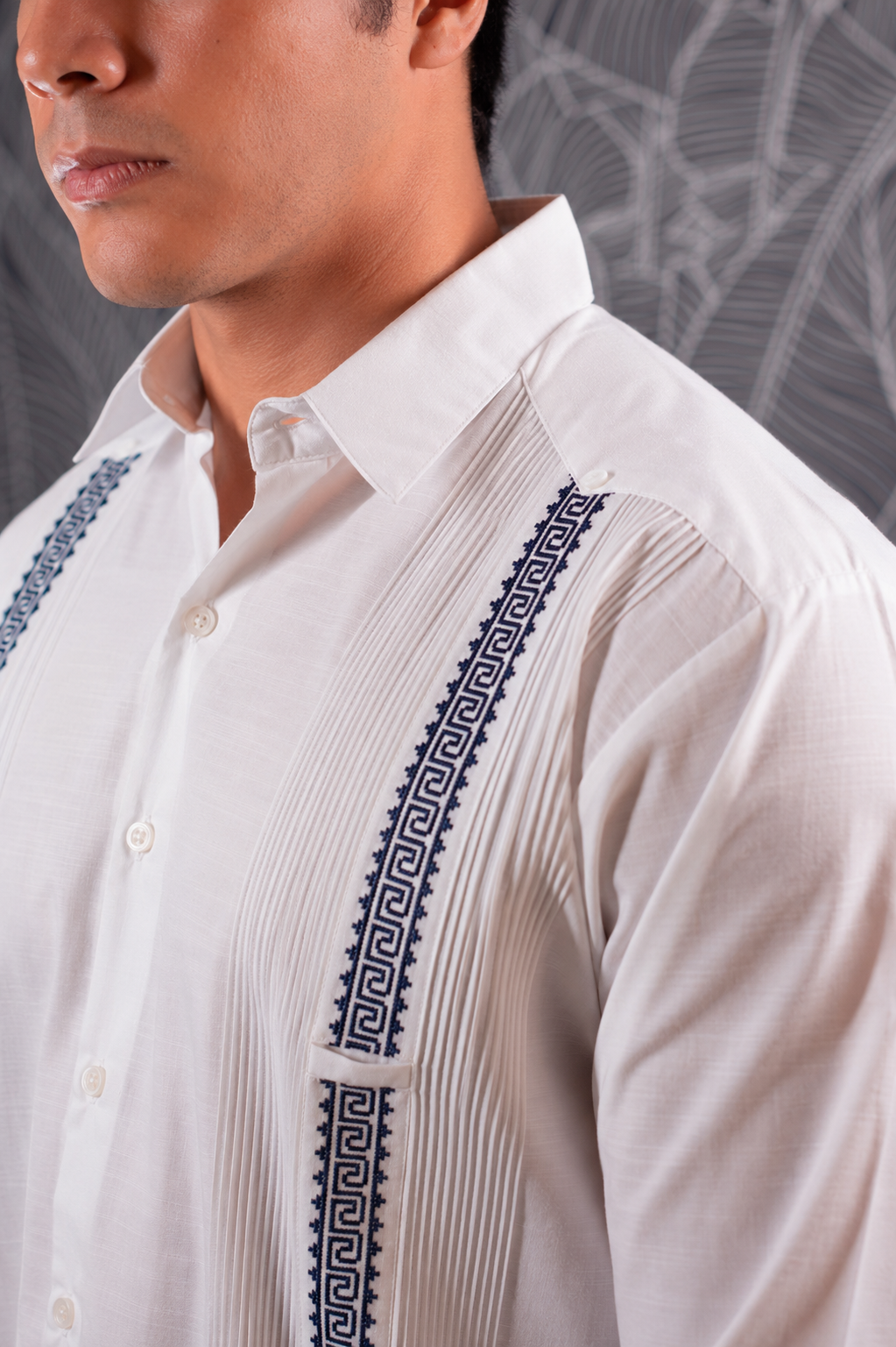 Guayabera Humberto Azteca Blanca ML / Azul Marino