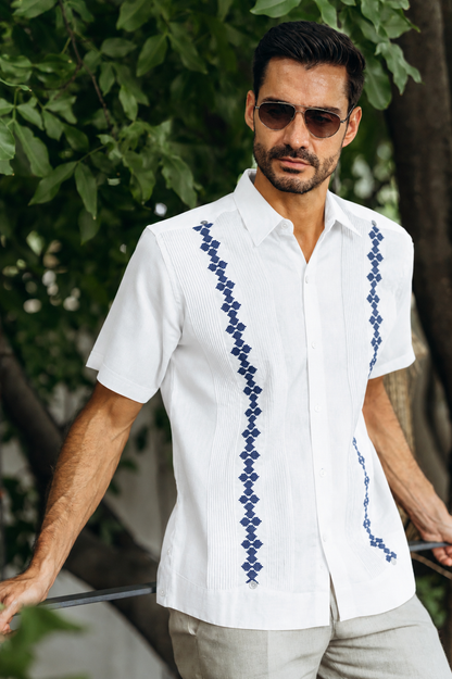 Guayabera Arturo #592 Blanca / Azul Marino / 100% Lino