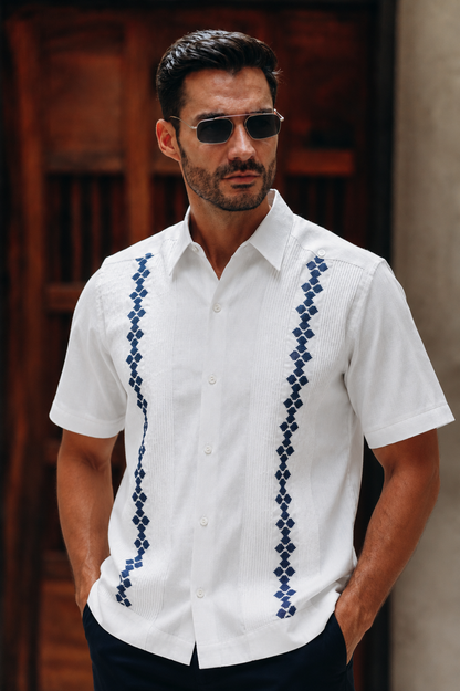 Guayabera Arturo #592 Blanca / Azul Marino / 100% Lino