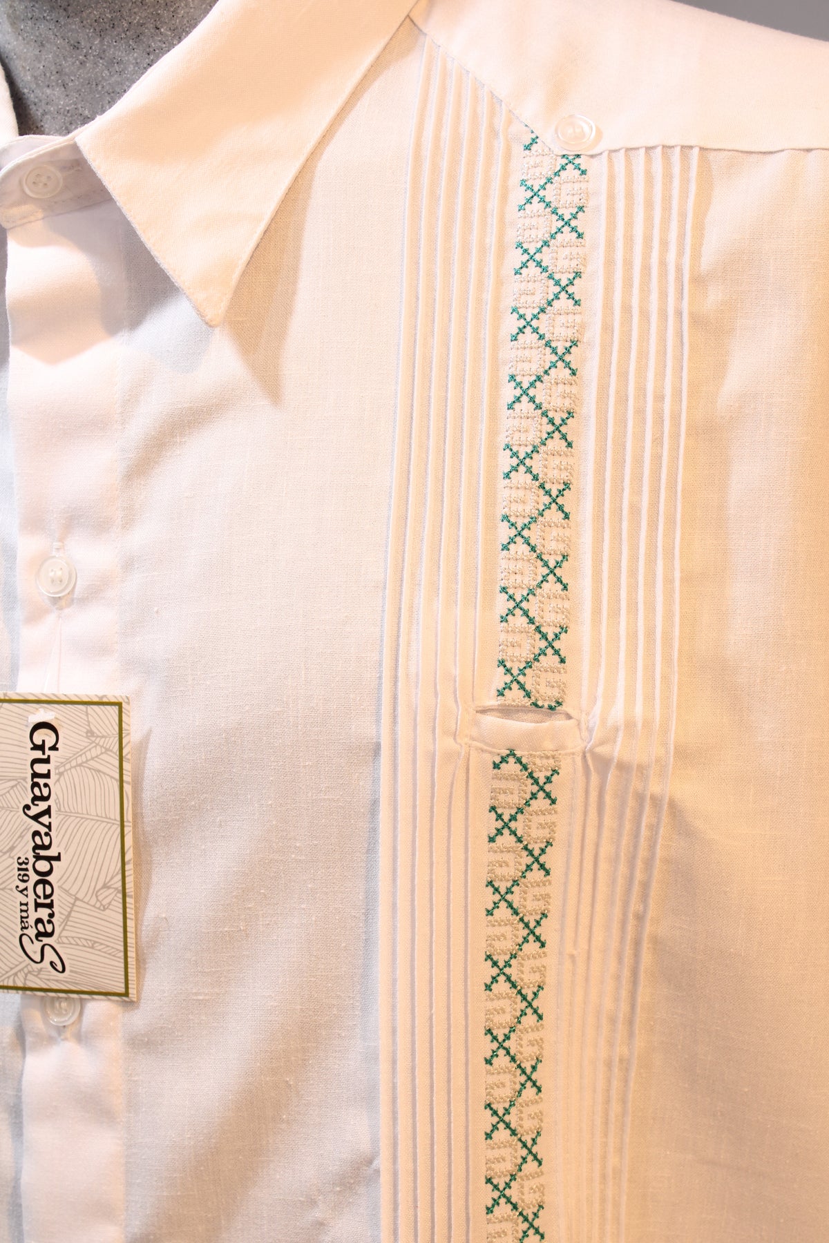 Guayabera Valladolid #573 Blanca / Jade - Plata