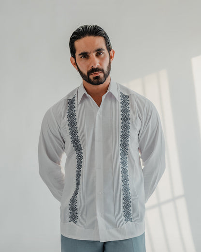 Guayabera Valladolid #580 Blanca ML / Azul Marino - Azul Plumbago