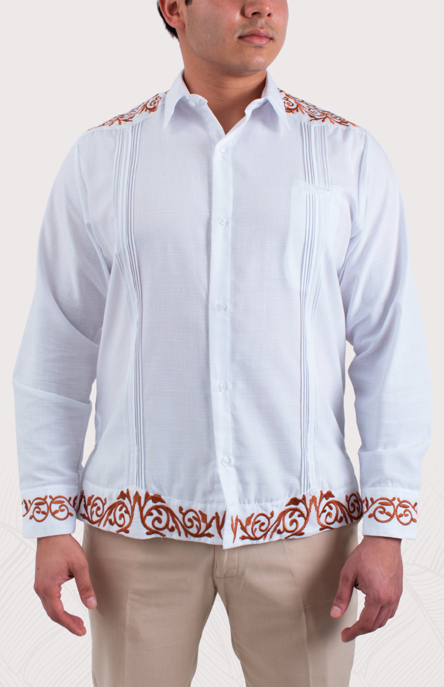Guayabera clásica regional mexicana, lino de lujo, color chedron. Diseño tradicional Tamaulipeco. Ropa elegante de manga larga para caballero.